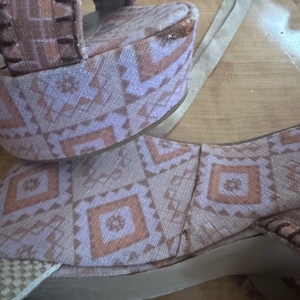 Theodora & Callum Stuart Weitzman Biarritz Pink & Orange Ikat Wedge Sandals -9.5 - Picture 11 of 12